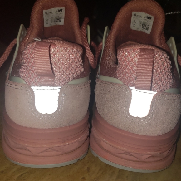 Pretty in pink New Balance - Picture 5 of 7